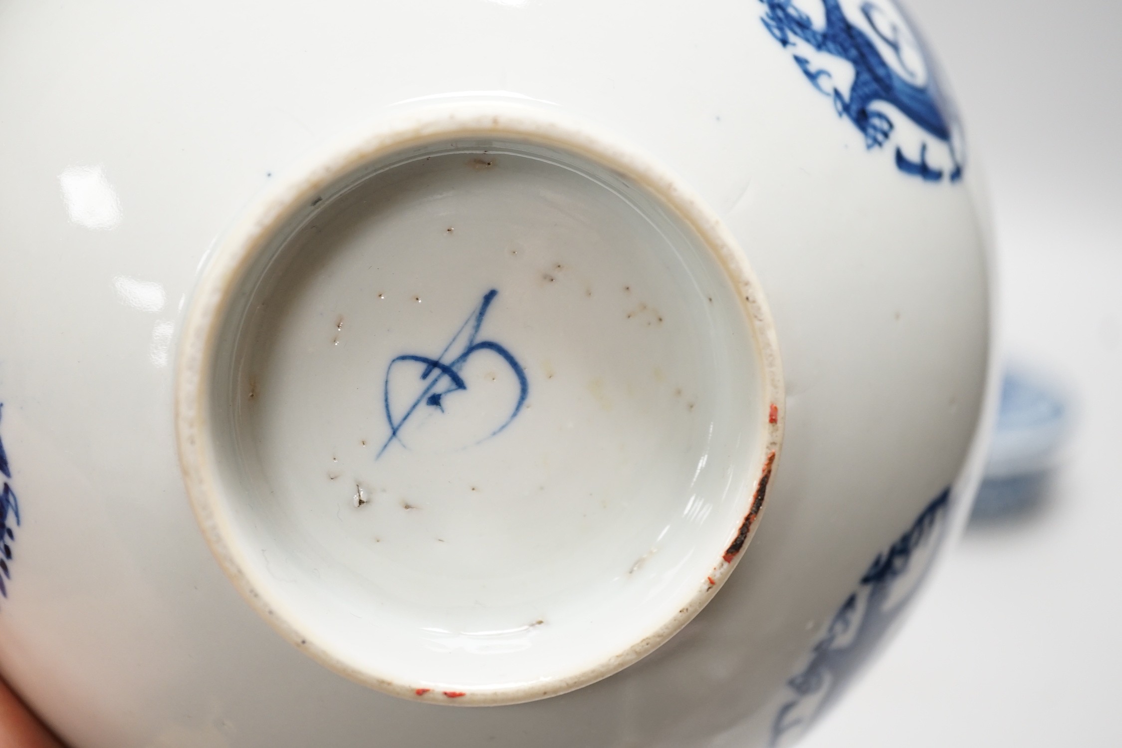 A Chinese blue and white Dragon medallion bowl, 16.3 cm, a blue and white pot cover and stand and a Japanese box and cover